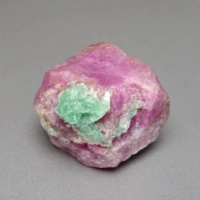 Rubín přírodní surový 120g, Makedonie