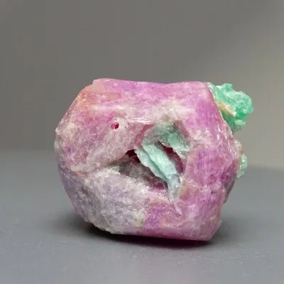 Natürlicher roher Rubin 120g, Mazedonien