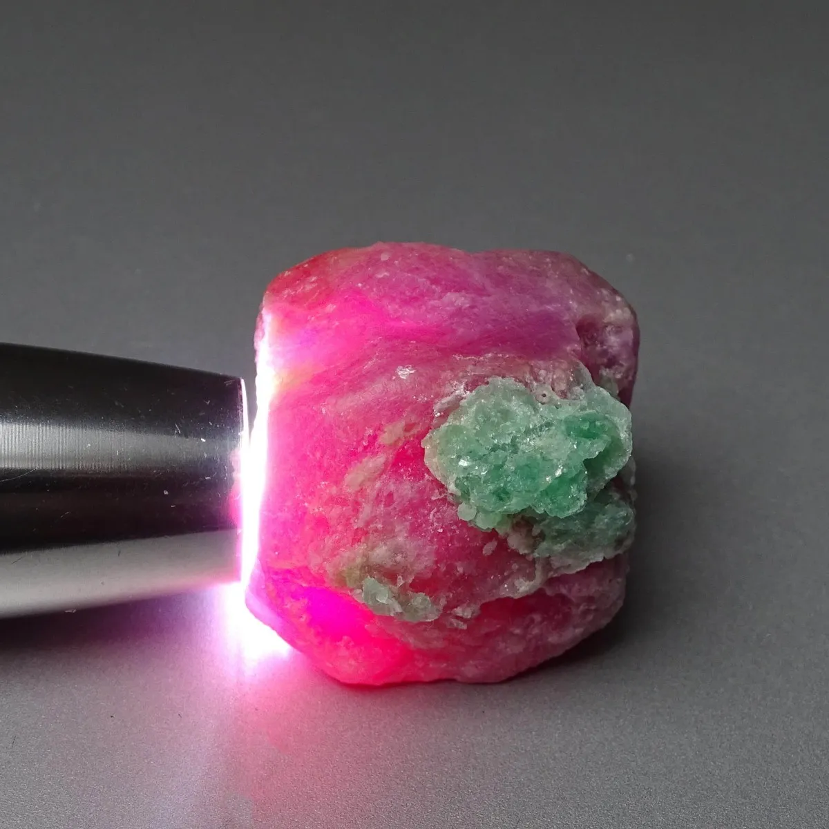 Natürlicher roher Rubin 120g, Mazedonien