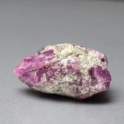 Natural raw ruby in rock 14.3g, Greenland