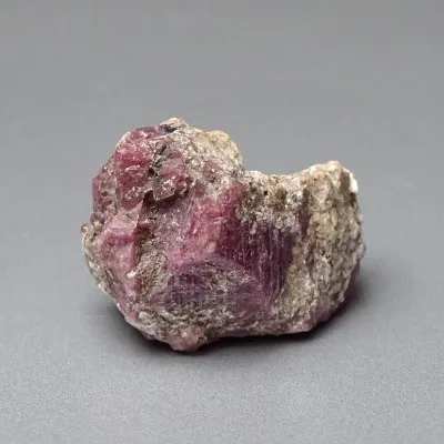Natural raw ruby in rock 40.3g, Greenland
