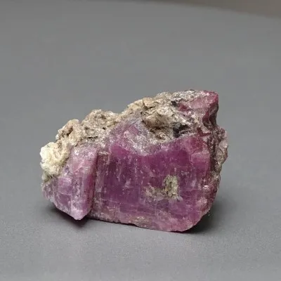 Natural raw ruby in rock 40.3g, Greenland