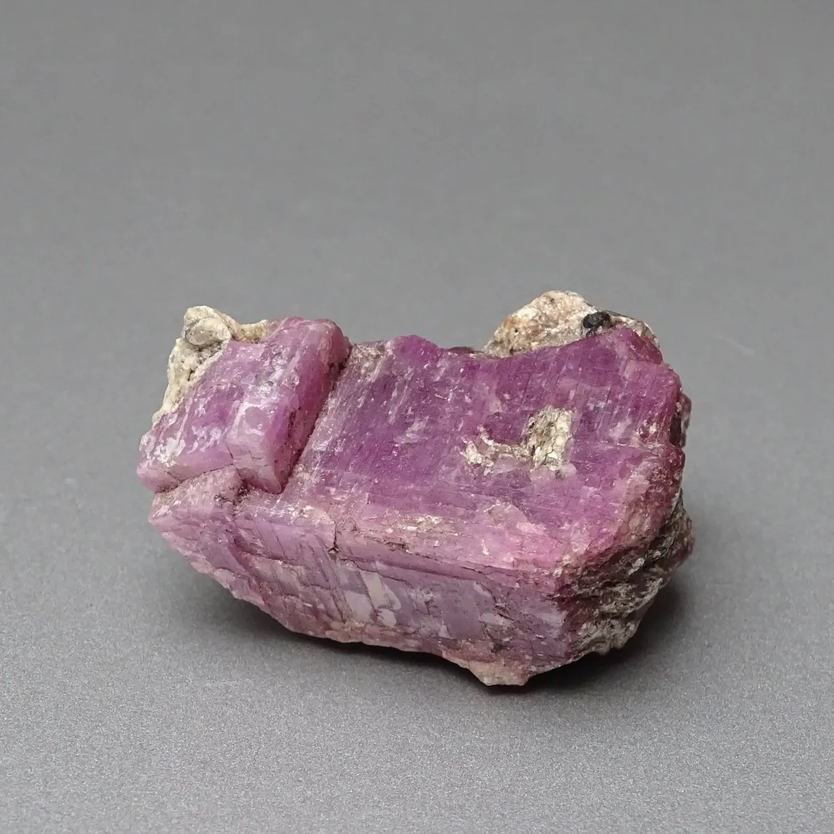 Natural raw ruby in rock 40.3g, Greenland