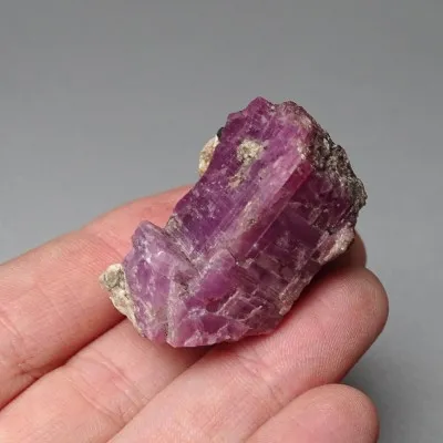 Natural raw ruby in rock 40.3g, Greenland