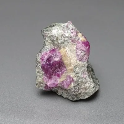 Natural raw ruby in rock 60.3g, Greenland
