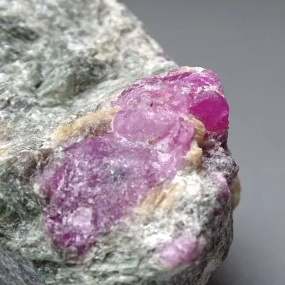 Natural raw ruby in rock 60.3g, Greenland