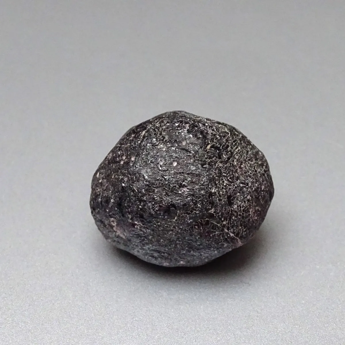 Rhodolite - garnet natural ball 63.7g, Brazil