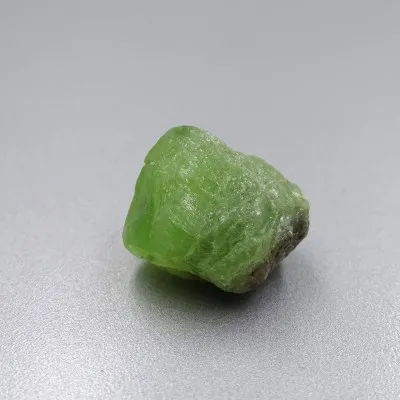 Peridot / Olivin Rohmineral 8g, Pakistan