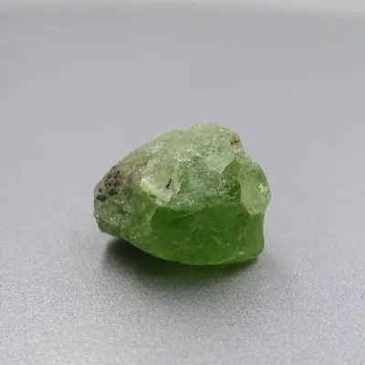 Peridot / Olivin Rohmineral 8g, Pakistan