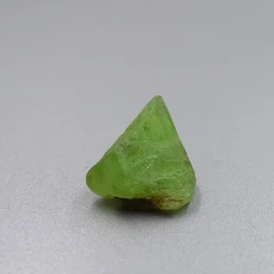 Peridot / Olivine crude mineral 4,6g, Pakistan