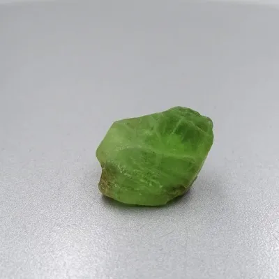 Peridot /Olivín surový minerál 4,6g Pakistán
