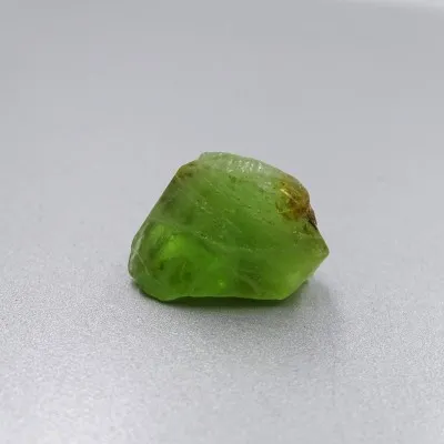 Peridot /Olivín surový minerál 4,6g Pakistán