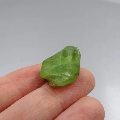 Peridot / Olivin Rohmineral 4,6g, Pakistan