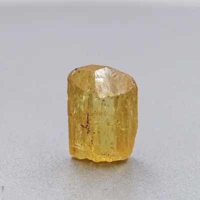 Topaz imperial přírodní krystal 3,3g, Brazílie