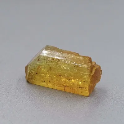 Topaz imperial přírodní krystal 9,3g, Brazílie