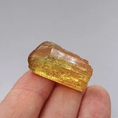 Topaz imperial přírodní krystal 9,3g, Brazílie