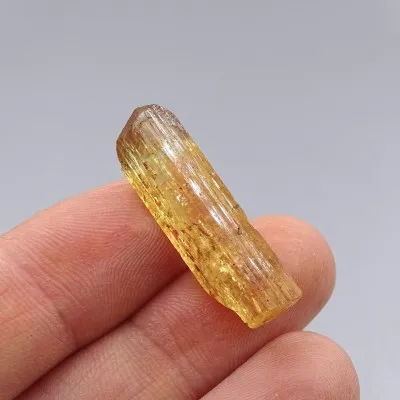 Topaz imperial natural crystal 3.1g, Brazil