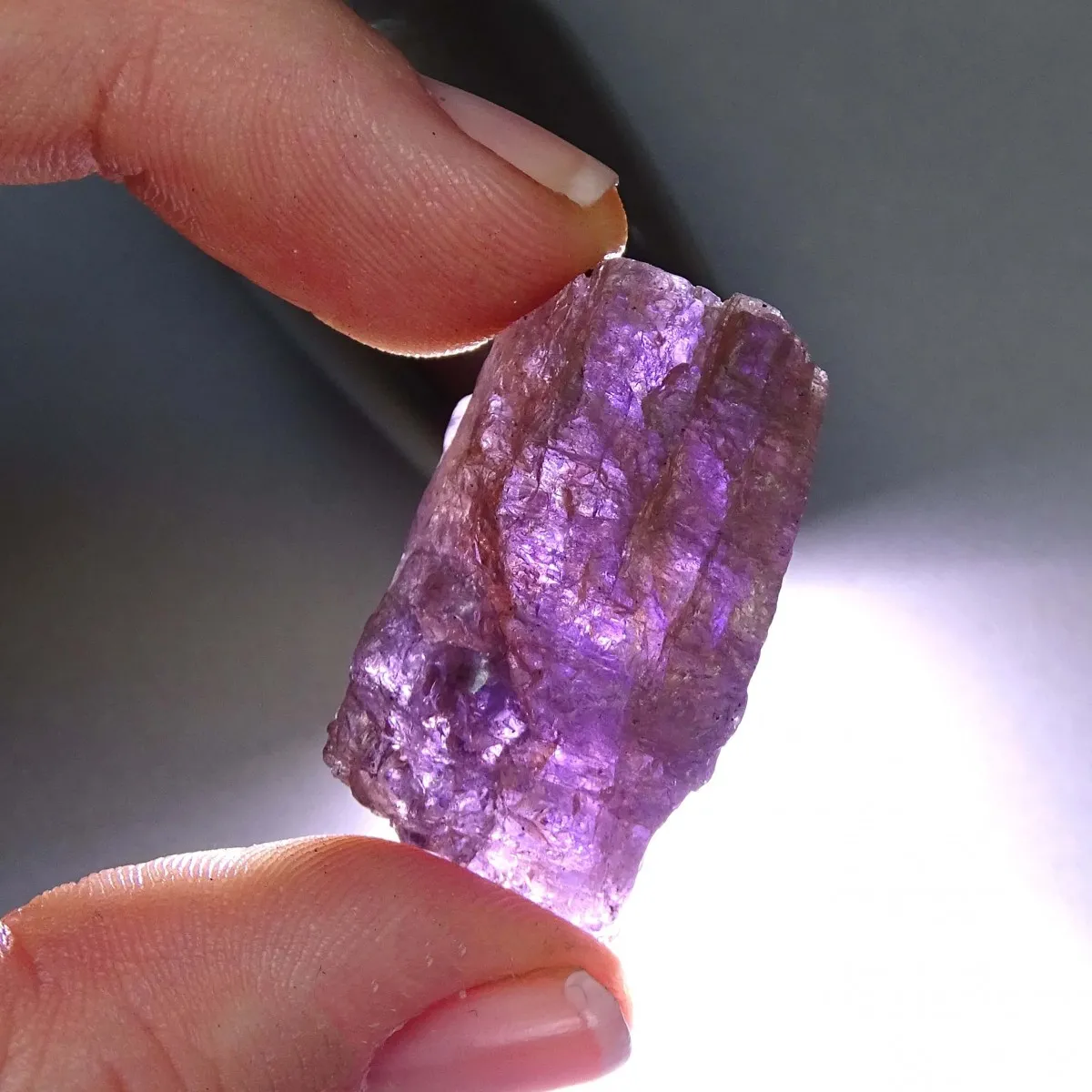 Tanzanit přírodní surový minerál 17,8g, Tanzánie