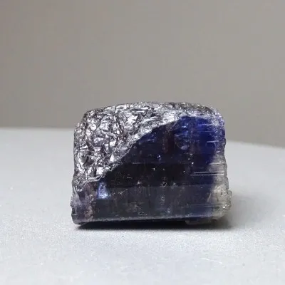 Tanzanit přírodní surový minerál 28g, Tanzánie