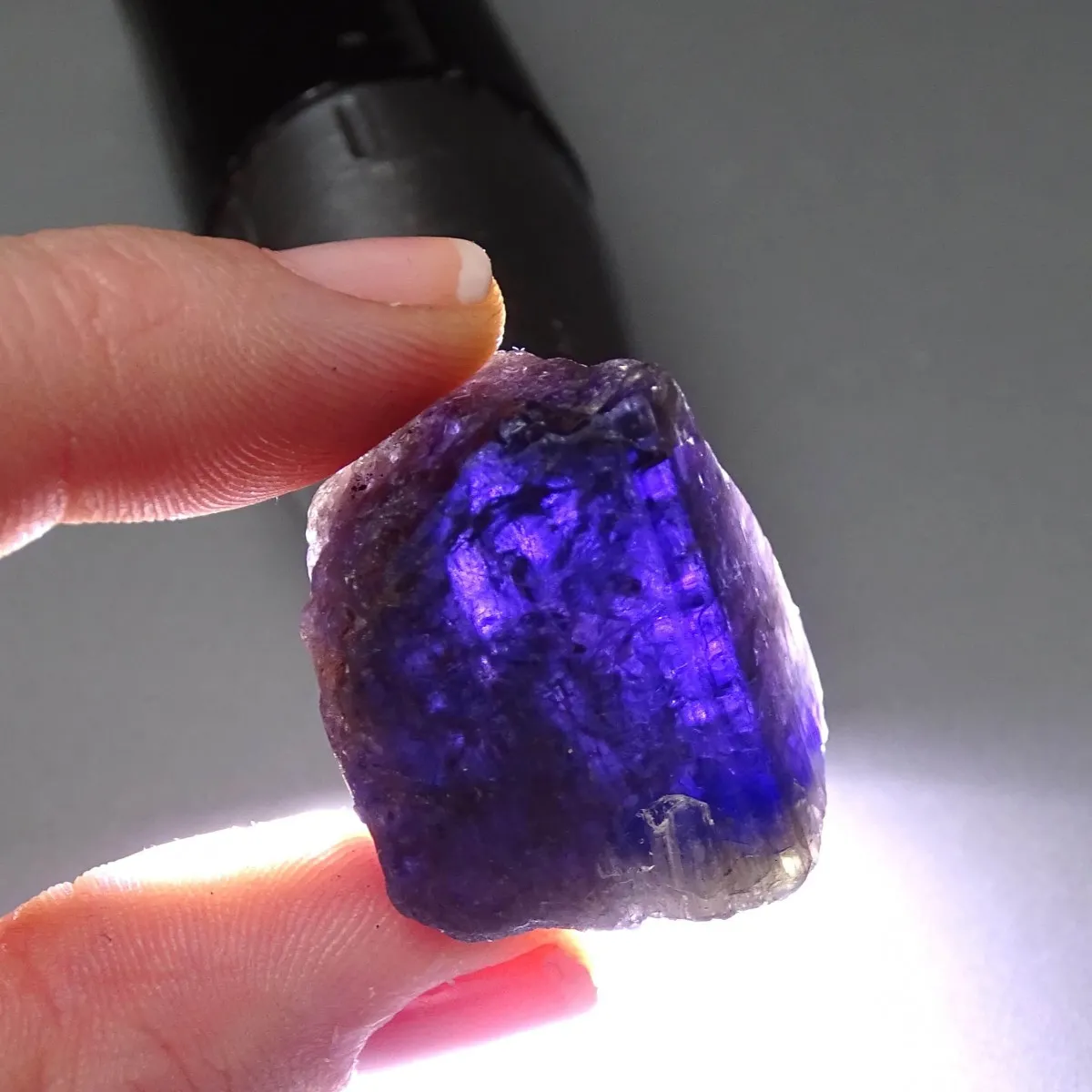 Tanzanit přírodní surový minerál 28g, Tanzánie