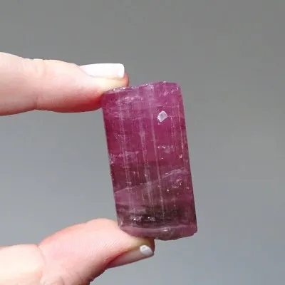 Turmalín růžový přírodní krystal 31,2g, USA