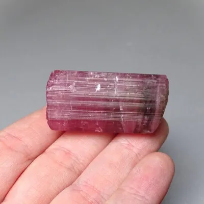Turmalín růžový přírodní krystal 31,2g, USA