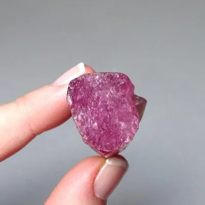 Turmalín růžový přírodní krystal 31,2g, USA