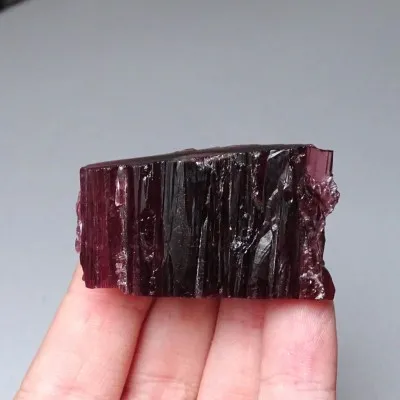 Turmalin-Rubellit-Naturkristall 50,7 g, Madagaskar