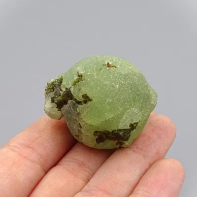 Prehnit přírodní minerál s epidotem 51,4g, Mali