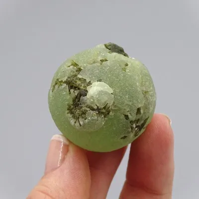 Prehnit natürliches Mineral 51,4g, Mali
