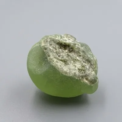 Prehnite natural mineral 53.7g, Mali
