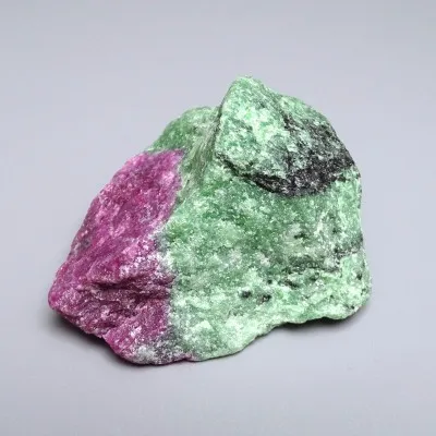 Rubín v zoisitu přírodní minerál 163g, Tanzánie