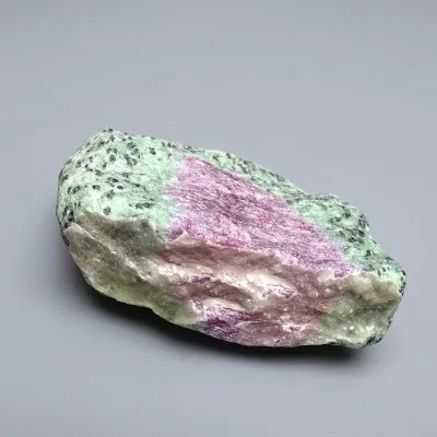 Rubin in Zoisit Naturmineral 169g, Tansania