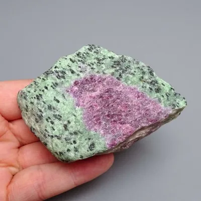 Rubin in Zoisit Naturmineral 169g, Tansania