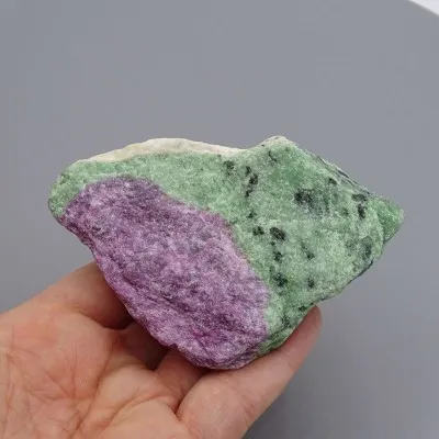 Rubín v zoisitu přírodní minerál 186g, Tanzánie