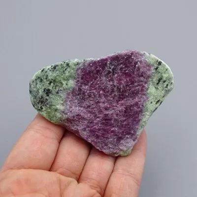 Rubín v zoisitu přírodní minerál 181g, Tanzánie