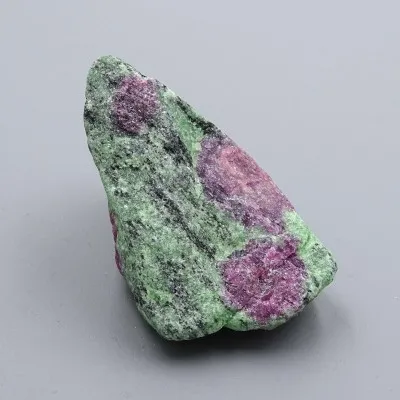 Rubín v zoisitu přírodní minerál 136g, Tanzánie
