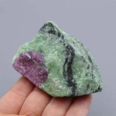 Rubin in Zoisit Naturmineral 151g, Tansania