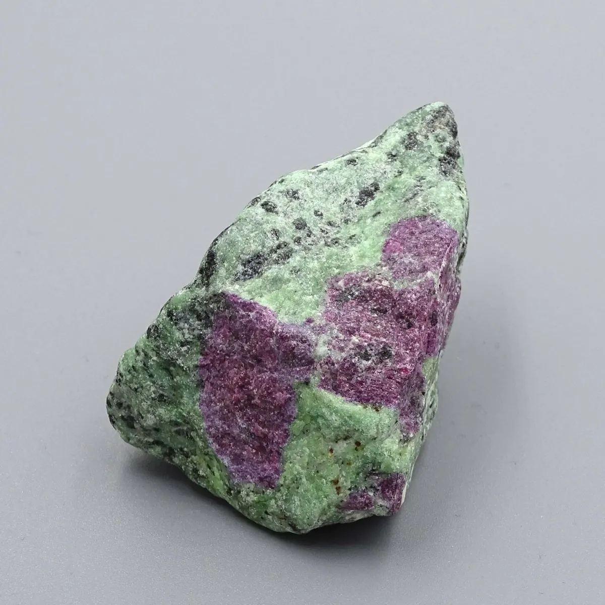 Rubín v zoisitu přírodní minerál 138g, Tanzánie