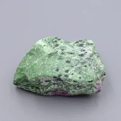 Rubín v zoisitu přírodní minerál 138g, Tanzánie