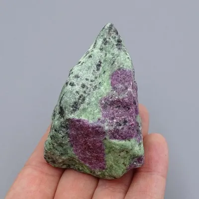 Ruby in zoisite natural mineral 138g, Tanzania
