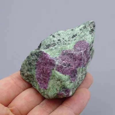 Rubin in Zoisit Naturmineral 138g, Tansania