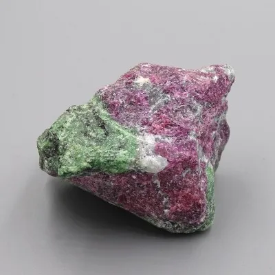 Rubín v zoisitu přírodní minerál 241g, Tanzánie