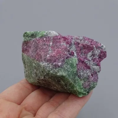 Rubín v zoisitu přírodní minerál 241g, Tanzánie