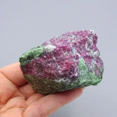 Rubín v zoisitu přírodní minerál 241g, Tanzánie