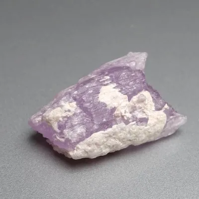 Kunzit přírodní krystal 27,3g, Afganistán