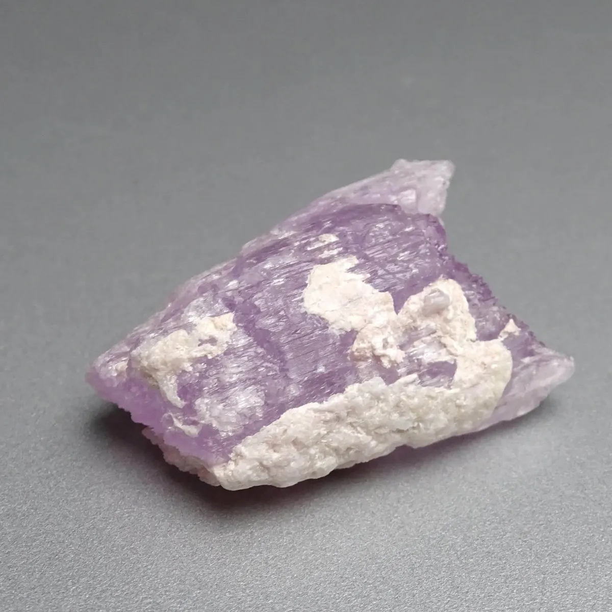 Kunzit přírodní krystal 27,3g, Afganistán