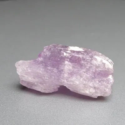 Kunzit přírodní krystal 27,3g, Afganistán