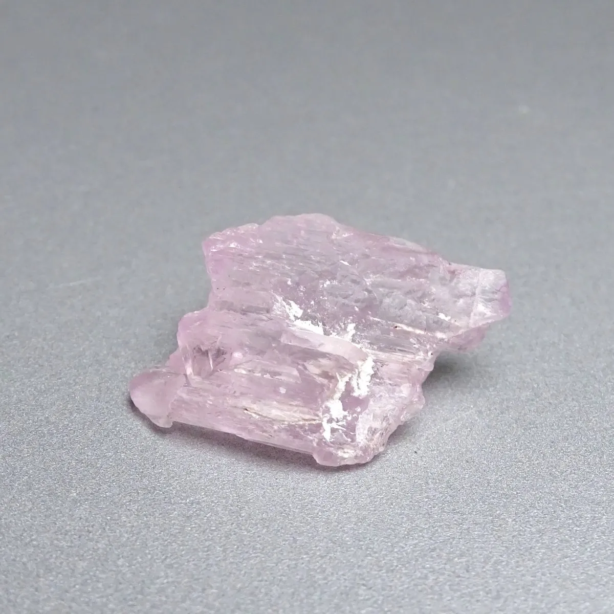 Kunzit přírodní krystal 6,2g, Afganistán