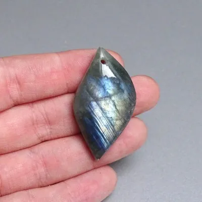 Labradorit kabošon 11,7g, Madagaskar